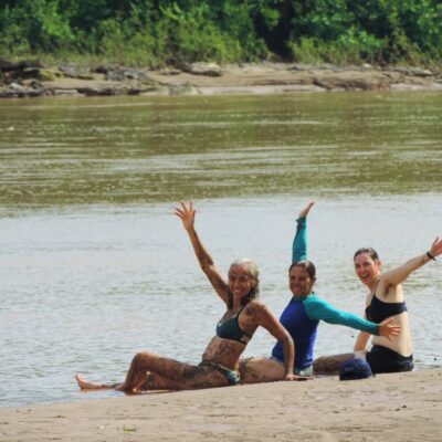 Turismo de Conservación, 3 mujeres al pie del río