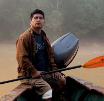 Victor navegando por el río Las Piedras